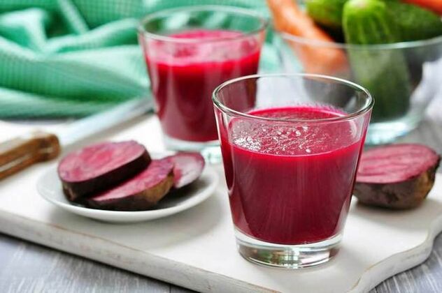 Beetroot smoothie for lunch on a diet to lose weight