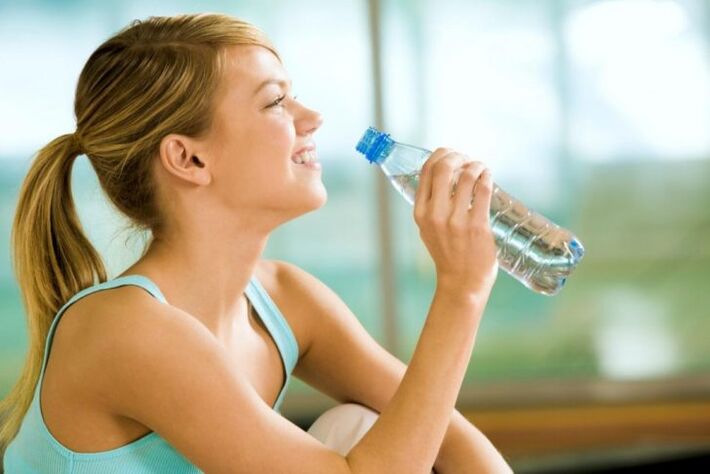 drinking water replaces food during the diet
