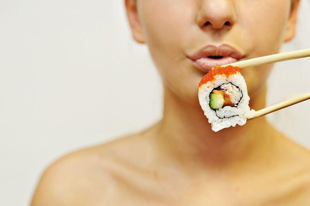 Eating sushi in the Japanese diet